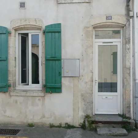 Superbe Maison Rénovée En Centre-ville Hébergement de vacances Saint-Pierre-d'Oleron
